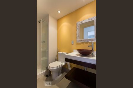 Apartamento para alugar com 63m², 2 quartos e 2 vagas Apartamento para alugar com 63m², 2 quartos e 2 vagasBanheiro