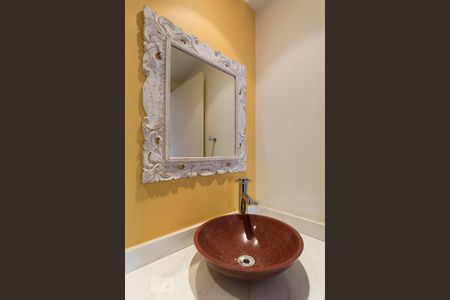 Apartamento para alugar com 63m², 2 quartos e 2 vagas Apartamento para alugar com 63m², 2 quartos e 2 vagasBanheiro