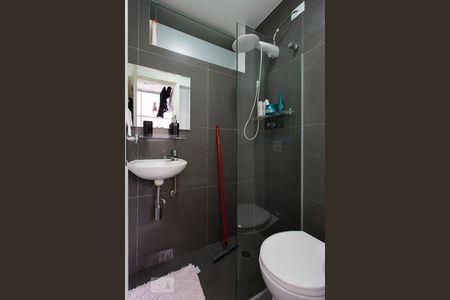 Banheiro de serviço de apartamento para alugar com 1 quarto, 69m² em Jardim Paulista, São Paulo