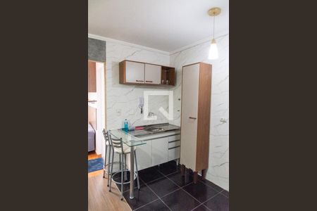 Cozinha de apartamento para alugar com 1 quarto, 30m² em Liberdade, São Paulo