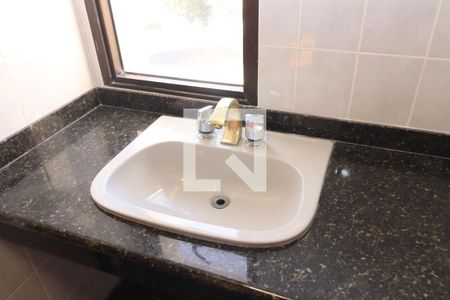 Apartamento para alugar com 216m², 4 quartos e 5 vagasBanheiro da Suíte 2