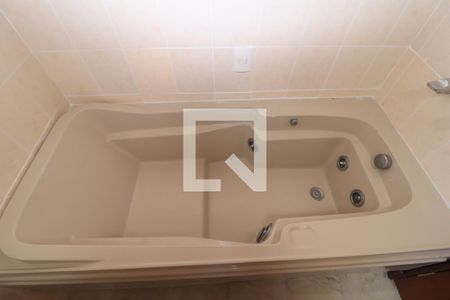 Apartamento para alugar com 216m², 4 quartos e 5 vagasBanheiro da Suíte