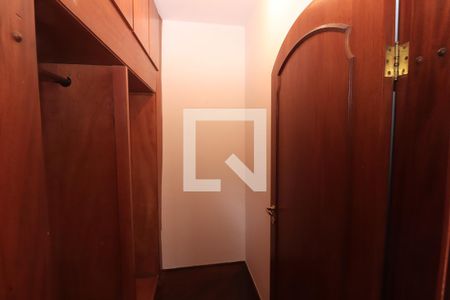 Apartamento para alugar com 216m², 4 quartos e 5 vagasCloset