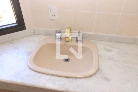 Apartamento para alugar com 216m², 4 quartos e 5 vagasBanheiro da Suíte