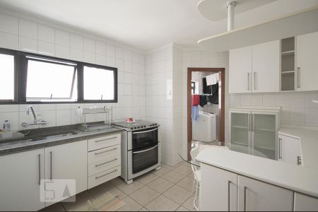 Apartamento para alugar com 240m², 2 quartos e 3 vagas Apartamento para alugar com 240m², 2 quartos e 3 vagasCozinha