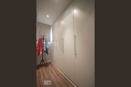 Apartamento para alugar com 240m², 2 quartos e 3 vagas Apartamento para alugar com 240m², 2 quartos e 3 vagasCloset
