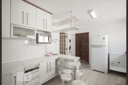 Apartamento para alugar com 240m², 2 quartos e 3 vagas Apartamento para alugar com 240m², 2 quartos e 3 vagasCozinha