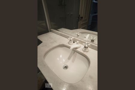 Detalhe Banheiro de apartamento para alugar com 2 quartos, 240m² em Vila Mascote, São Paulo