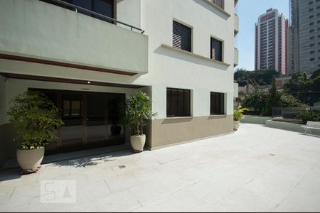 Apartamento para alugar com 240m², 2 quartos e 3 vagas Apartamento para alugar com 240m², 2 quartos e 3 vagasEntrada