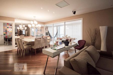 Apartamento à venda com 161m², 4 quartos e 3 vagasSala