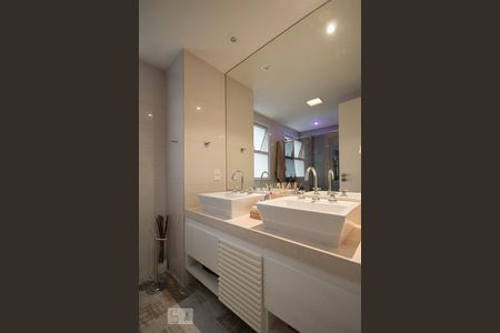 Apartamento à venda com 161m², 4 quartos e 3 vagasBanheiro