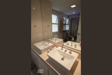 Apartamento à venda com 161m², 4 quartos e 3 vagasDetalhe Banheiro