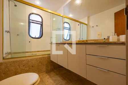 Apartamento para alugar com 185m², 3 quartos e 2 vagasSuíte 1 - Banheiro