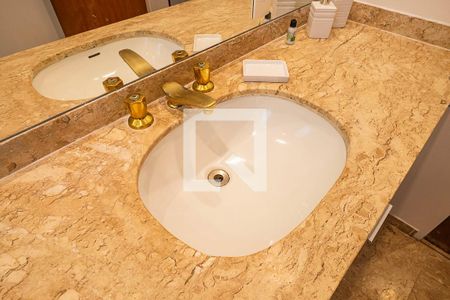 Apartamento para alugar com 185m², 3 quartos e 2 vagasSuíte 1 - Banheiro