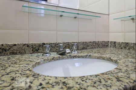 Apartamento à venda com 70m², 3 quartos e 1 vaga Apartamento à venda com 70m², 3 quartos e 1 vagaBanheiro da suíte
