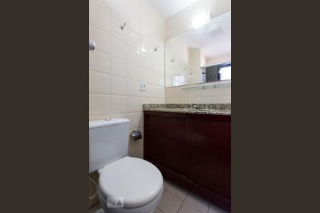 Apartamento à venda com 70m², 3 quartos e 1 vaga Apartamento à venda com 70m², 3 quartos e 1 vagaBanheiro da suíte