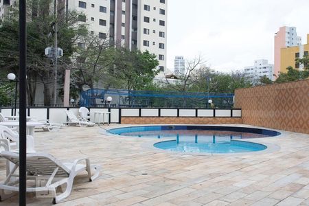 Apartamento à venda com 70m², 3 quartos e 1 vaga Apartamento à venda com 70m², 3 quartos e 1 vagaPiscina