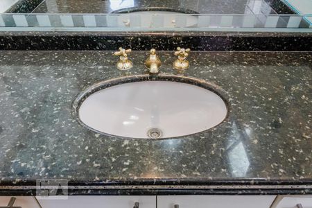 Apartamento à venda com 156m², 3 quartos e 3 vagasBanheiro suite