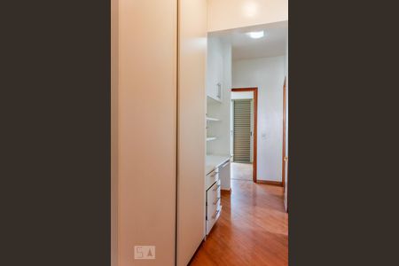 Apartamento à venda com 156m², 3 quartos e 3 vagasCorredor quarto 3