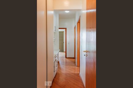 Apartamento à venda com 156m², 3 quartos e 3 vagasCorredor quarto 3