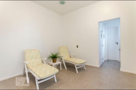 Apartamento para alugar com 74m², 1 quarto e 1 vaga Apartamento para alugar com 74m², 1 quarto e 1 vagaArea de desncanso e piscina