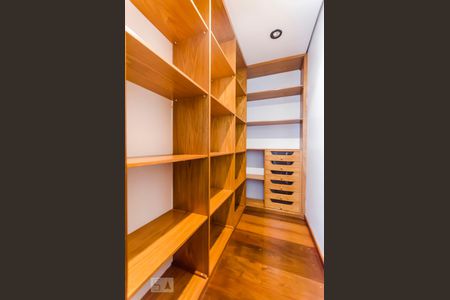 Apartamento à venda com 500m², 4 quartos e 6 vagasCloset externo