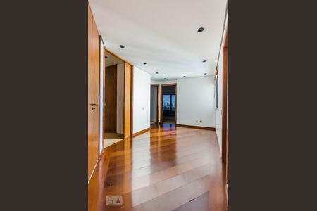 Apartamento à venda com 500m², 4 quartos e 6 vagasCorredor - andar 02