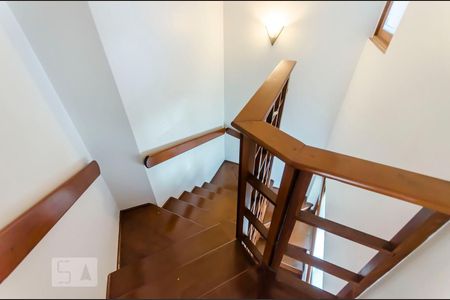 Apartamento à venda com 500m², 4 quartos e 6 vagasDetalhe escada