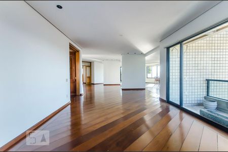 Sala de apartamento à venda com 4 quartos, 500m² em Vila Madalena, São Paulo