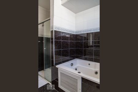 Apartamento à venda com 180m², 3 quartos e 1 vaga Apartamento à venda com 180m², 3 quartos e 1 vagaBanheiro do Quarto 3 (suite)