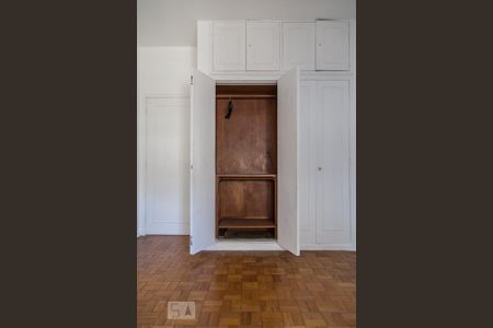 Apartamento à venda com 180m², 3 quartos e 1 vaga Apartamento à venda com 180m², 3 quartos e 1 vagaArmário do Quarto 1