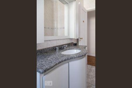 Apartamento à venda com 180m², 3 quartos e 1 vaga Apartamento à venda com 180m², 3 quartos e 1 vagaBanheiro