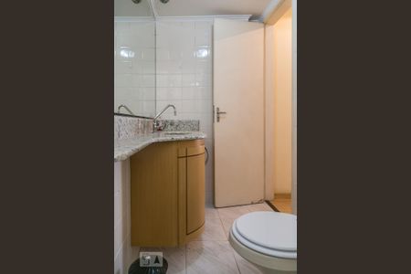 Banheiro de apartamento para alugar com 2 quartos, 64m² em Bosque da Saúde, São Paulo