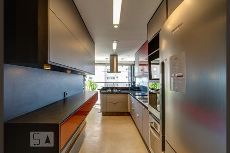 Cozinha de apartamento à venda com 2 quartos, 73m² em Santo Amaro, São Paulo