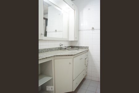 Banheiro de apartamento à venda com 3 quartos, 90m² em Vila Rossi, Campinas