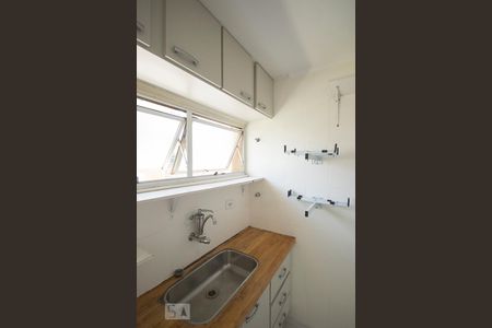 Detalhe Cozinha de apartamento para alugar com 2 quartos, 75m² em Vila Nova Conceição, São Paulo
