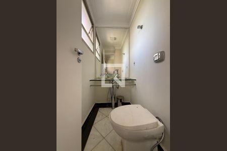 Lavabo de apartamento para alugar com 3 quartos, 180m² em Higienópolis, São Paulo