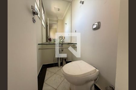 Lavabo de apartamento para alugar com 3 quartos, 180m² em Higienópolis, São Paulo