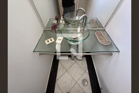 Lavabo de apartamento para alugar com 3 quartos, 180m² em Higienópolis, São Paulo
