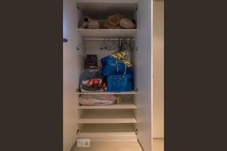 Apartamento à venda com 75m², 2 quartos e 1 vagaArmário do Quarto 1