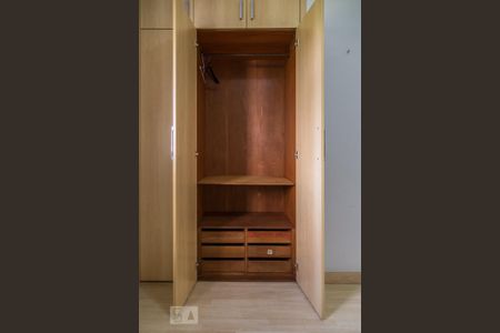 Apartamento à venda com 65m², 3 quartos e 1 vaga Apartamento à venda com 65m², 3 quartos e 1 vagaArmário do Quarto 1