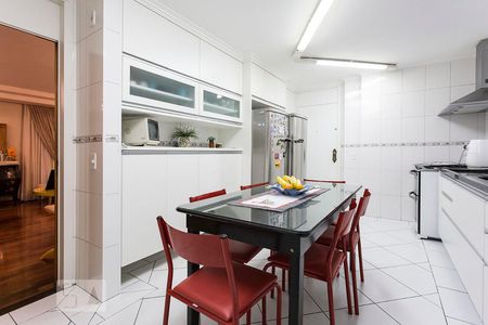 Apartamento à venda com 190m², 4 quartos e 2 vagasCozinha