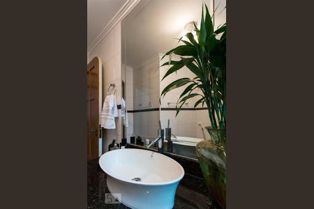 Apartamento à venda com 190m², 4 quartos e 2 vagasBanheiro