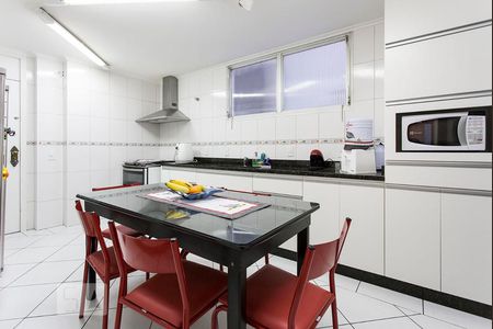 Apartamento à venda com 190m², 4 quartos e 2 vagasCozinha