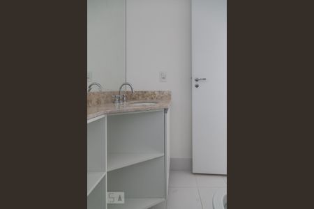 Apartamento à venda com 85m², 2 quartos e 2 vagas Apartamento à venda com 85m², 2 quartos e 2 vagasBanheiro da Suite 2