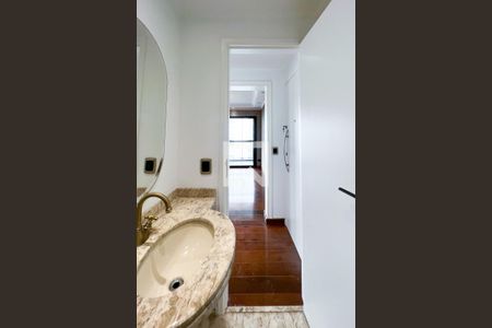 Lavabo de apartamento para alugar com 4 quartos, 150m² em Vila Nova Conceição, São Paulo