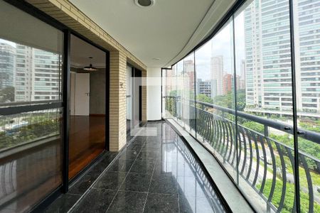 Varanda de apartamento para alugar com 4 quartos, 150m² em Vila Nova Conceição, São Paulo