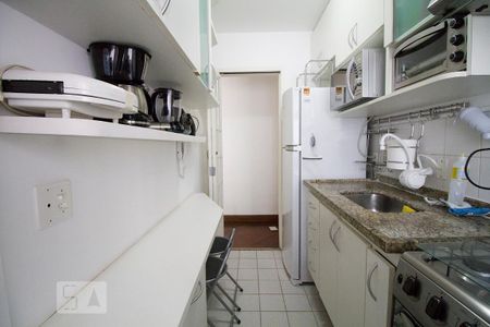 Cozinha de apartamento para alugar com 1 quarto, 35m² em Bela Vista, São Paulo