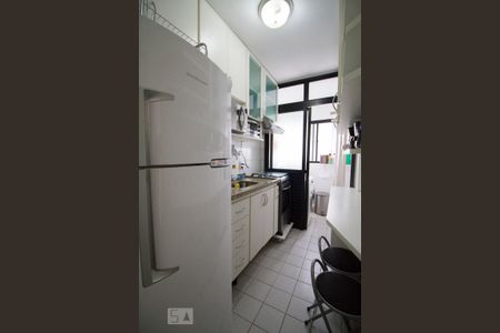 Cozinha de apartamento para alugar com 1 quarto, 35m² em Bela Vista, São Paulo