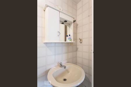 Banheiro de apartamento para alugar com 1 quarto, 45m² em Pinheiros, São Paulo